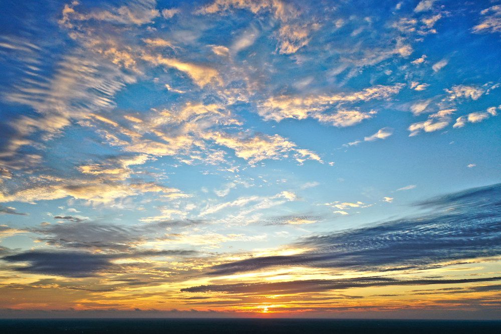 Vibrant sunset over horizon
