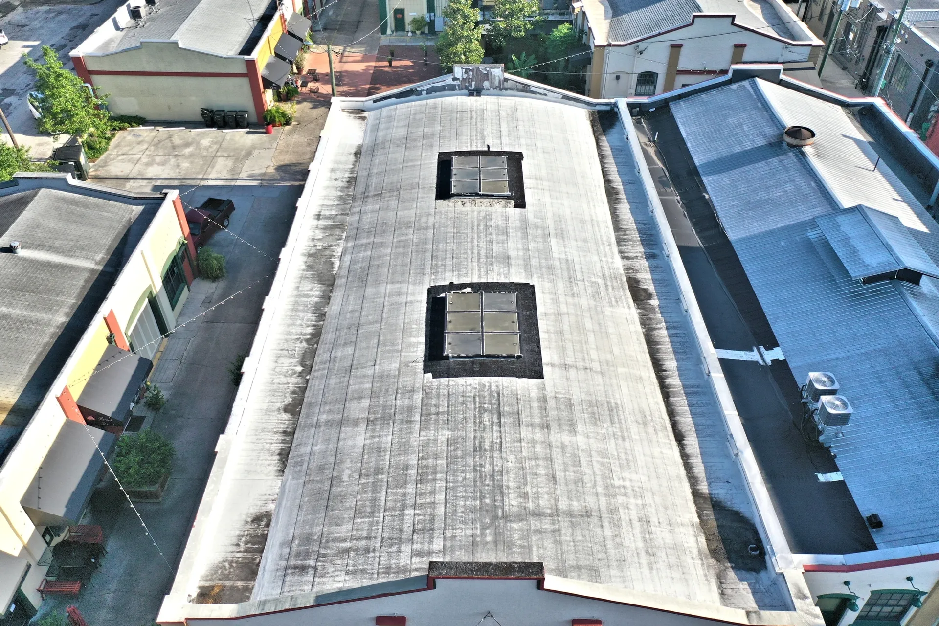 Warehouse roof with skylights
