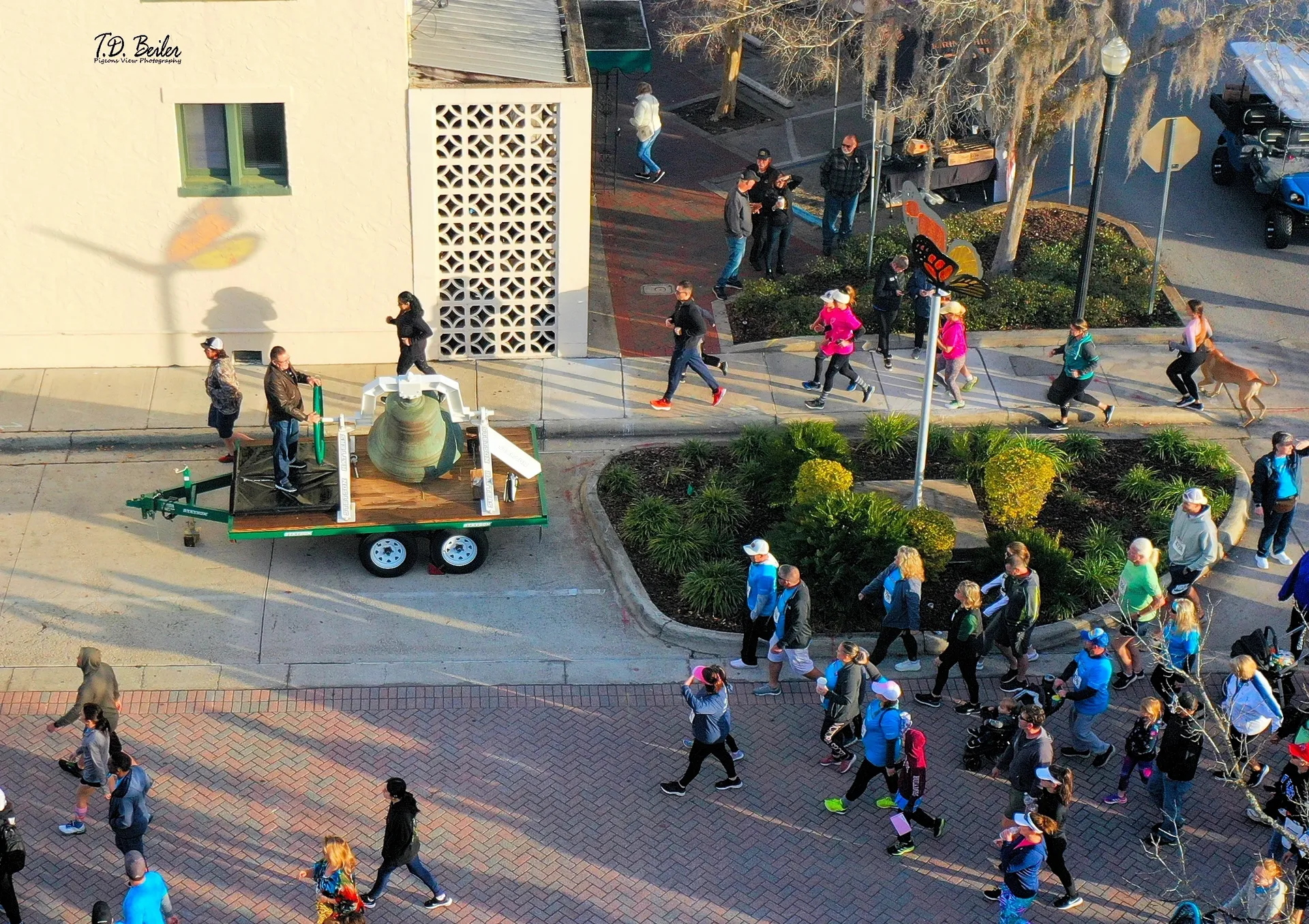 Crowd running in a street event